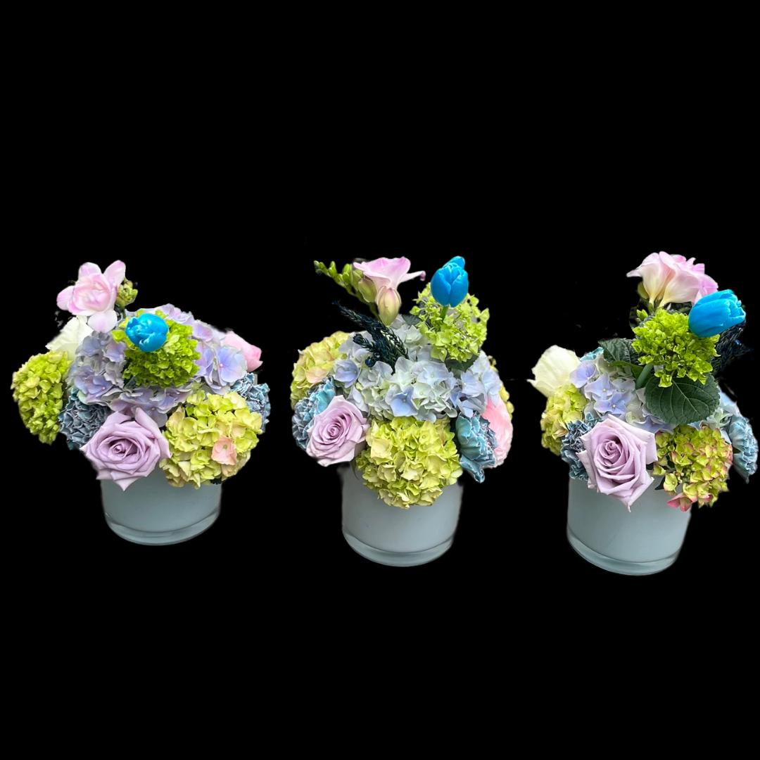 Luxury pink and lavender roses with tulips and hydrangeas – elegant arrangements / centerpieces of fresh flowers, perfect for Valentine's Day, Anniversaries, Birthdays, Mother's Day as well as any romantic occasion. Ideal for those seeking Downtown Toronto Florist-Portland Market- King West District is a luxury flower shop with Bespoke bouquets and arrangements, classic centerpieces or premium arrangements are timeless floral gifts.