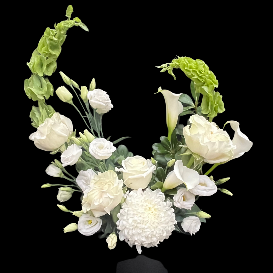 Downtown Toronto Florist-Portland Market- King West District is a luxury flower shop with Bespoke bouquets and arrangements, white flowers Luxury pink and red roses with tulips and snap dragons– an elegant arrangement / centerpiece of fresh flowers, perfect for Valentine's Day, Anniversaries, Birthdays, Mother's Day as well as any romantic occasion. Ideal for those seeking Downtown Toronto Florist-Portland Market- King West District is a luxury flower shop with Bespoke bouquets and arrangements, classic