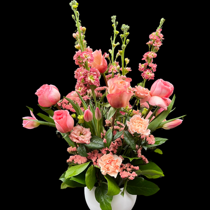 luxury pink roses with baby's breath – an elegant arrangement of fresh flowers, perfect for Valentine's Day, anniversaries, birthdays, mother'd Day or any romantic occasion. Ideal for those seeking premium, timeless floral gifts.