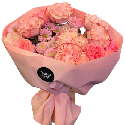 Valentine's Day bouquet -
 luxury long-stemmed garden roses with seasonal flowers – an elegant bouquet perfect for Valentine's Day, anniversaries, birthdays, or any romantic occasion. Ideal for those seeking premium, timeless floral gifts