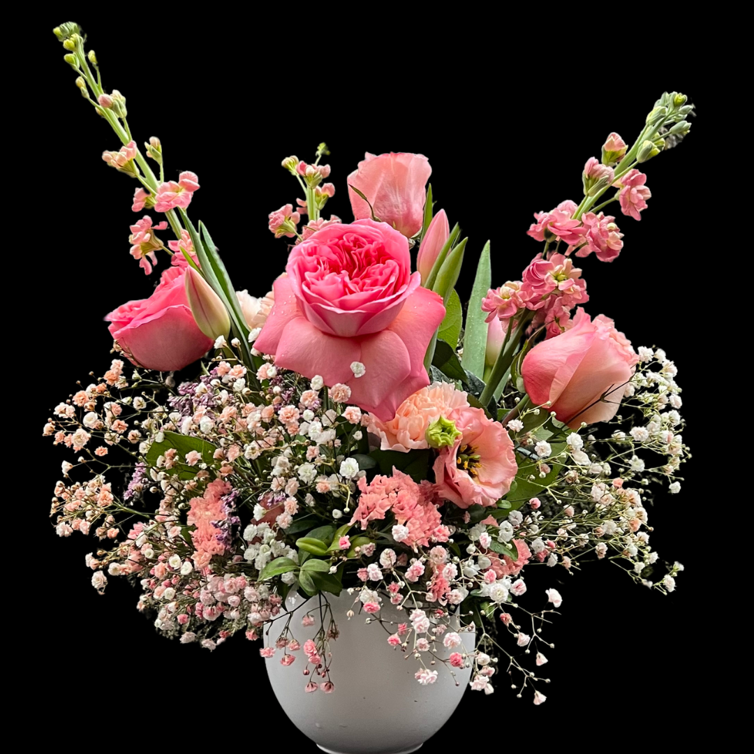 Luxury pink roses with baby's breath – an elegant arrangement of fresh flowers, perfect for Valentine's Day, Anniversaries, Birthdays, Mother's Day as well as any romantic occasion. Ideal for those seeking Downtown Toronto Florist-Portland Market- King West  District is a luxury flower shop with Bespoke bouquets and arrangements, classic centerpieces or premium arrangements are timeless floral gifts.